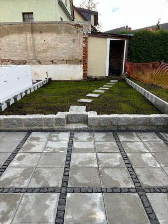 Terrasse mit Blick auf den Garten